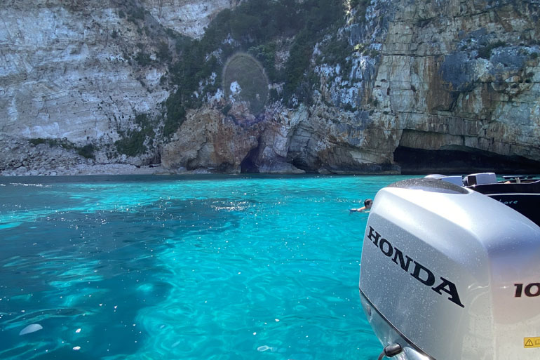 Shipwreck - Blue Caves Private Cruise tsilivi zakynthos